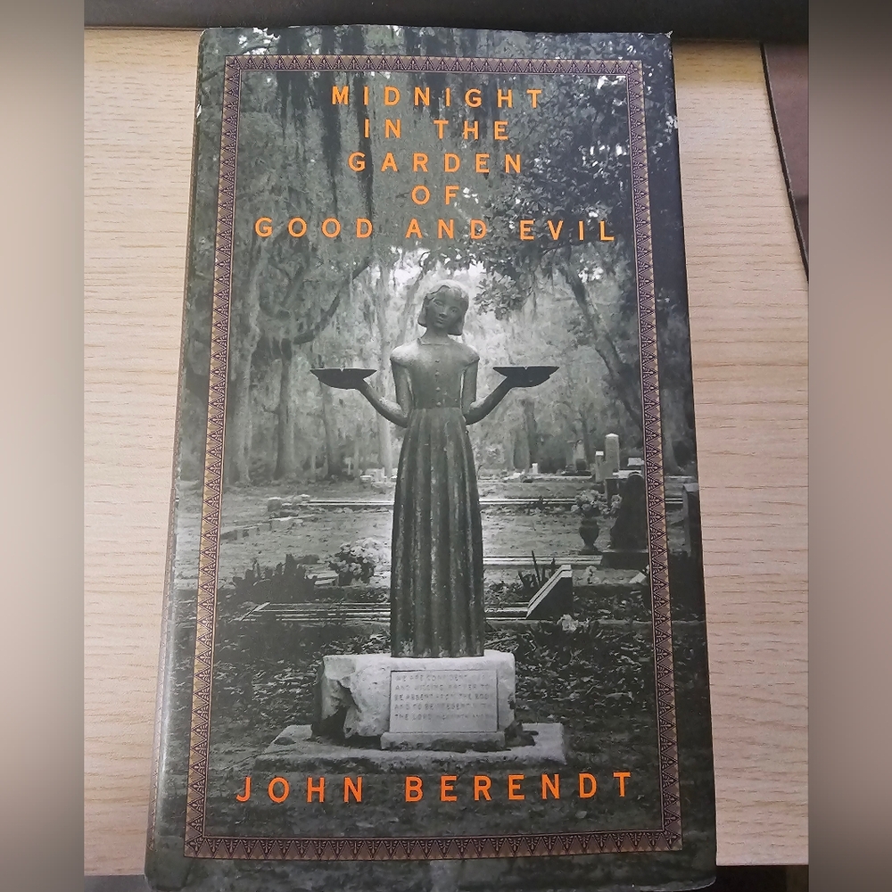 Midnight in the Garden of Good and Evil – John Berendt – Hardcover – EUC